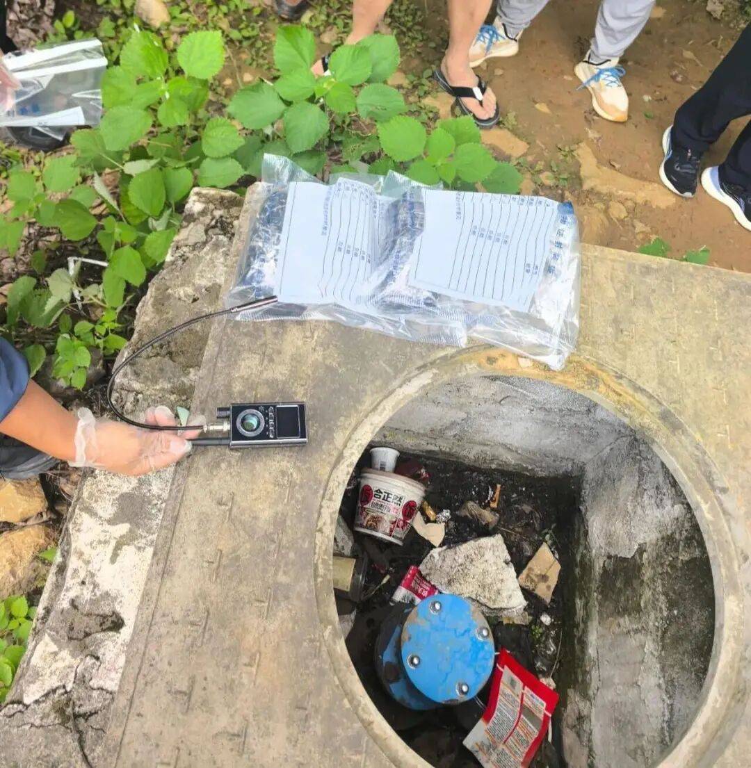 领奖现场，他们只能藏在“马赛克”背后