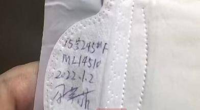 海南一大学生网购50片卫生巾仅6.24元，发现部分产品侧面有手写字迹，平台回应