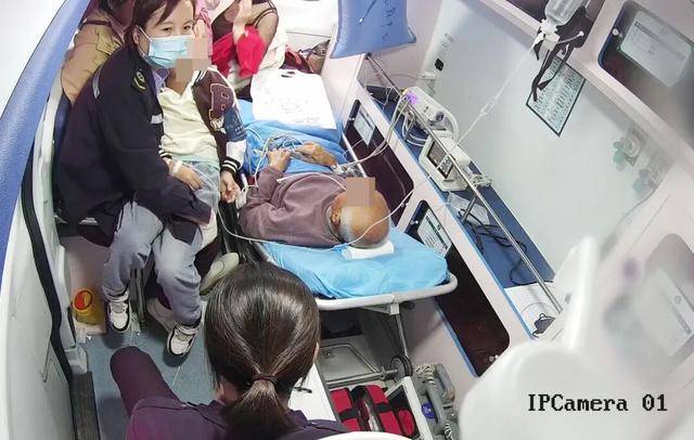 天降“神兵”！高速车祸4人受伤，咸阳市中心医院急救中心“顺手”救人