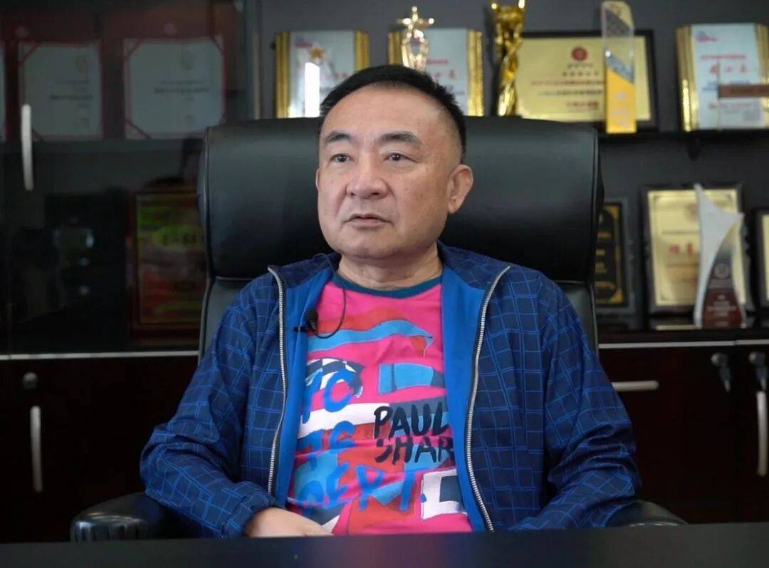 “我还在！”林园硬气回应牛市亏钱，“接下来，我还会在！”坚持白酒是“快乐需求”，科技股买了“愁得睡不着”