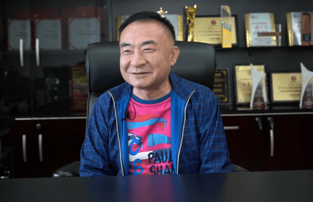 “我还在！”林园硬气回应牛市亏钱，“接下来，我还会在！”坚持白酒是“快乐需求”，科技股买了“愁得睡不着”
