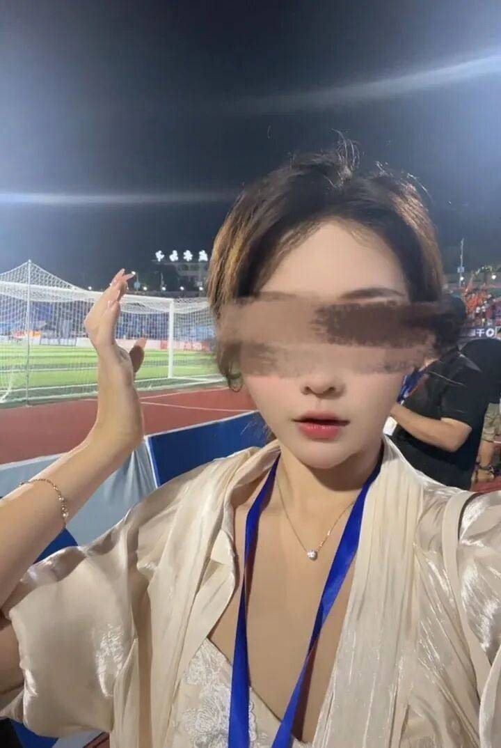 女主播称遭伪装快递包裹炸伤，湖南警方通报：刘某强（男，27岁）已被刑拘
