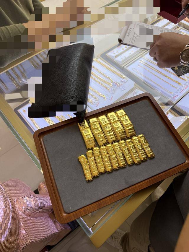 每克净赚550元，青岛大爷出手2千克黄金，赚麻了！