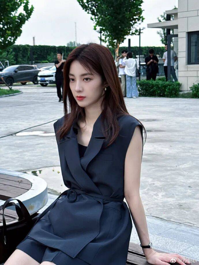 网红张慧贤指责女演员万鹏"当小三当惯了是吧" 万鹏方发布声明(图3)