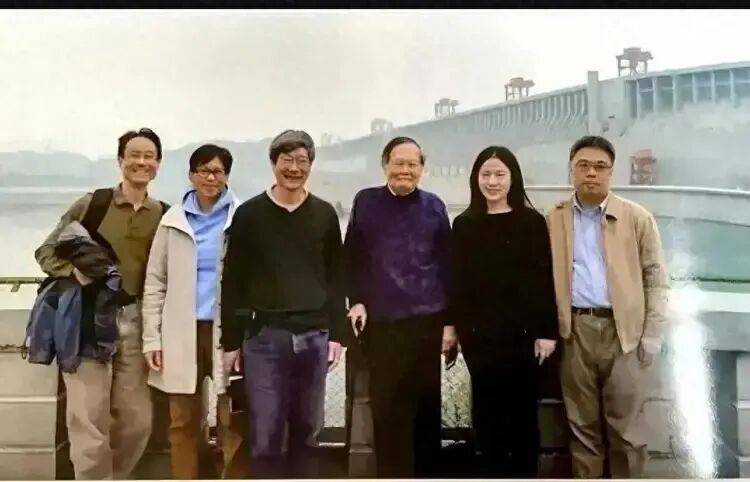 大师逝世，湖北各界沉痛哀悼