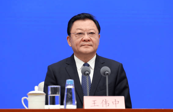 王伟中当选内蒙古自治区人大常委会主任，包钢当选内蒙古自治区政府主席