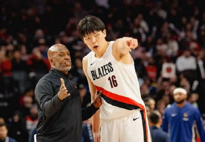 杨瀚森恩师、NBA开拓者主教练比卢普斯，因涉嫌非法赌博被逮捕，曾获NBA总冠军