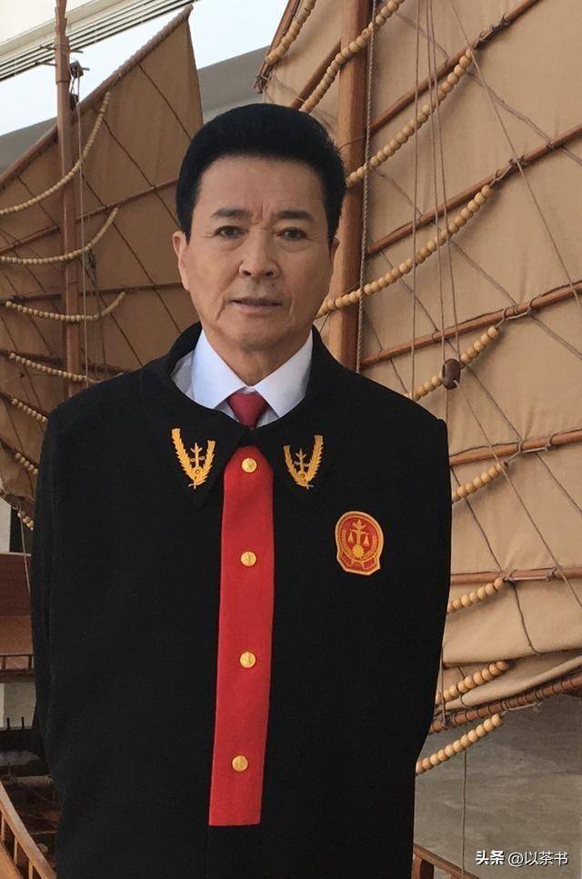 原来他早已去世,15岁演戏44岁走红,47岁患癌离世,哥哥是熟面孔
