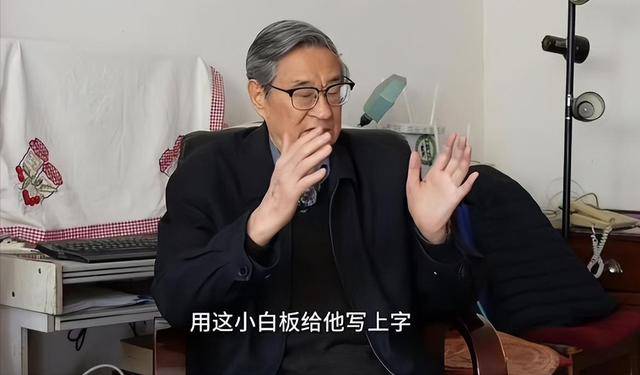 杨振宁葬礼:高规格,盖国旗,疑孙子捧遗像!翁帆首露面神情哀伤