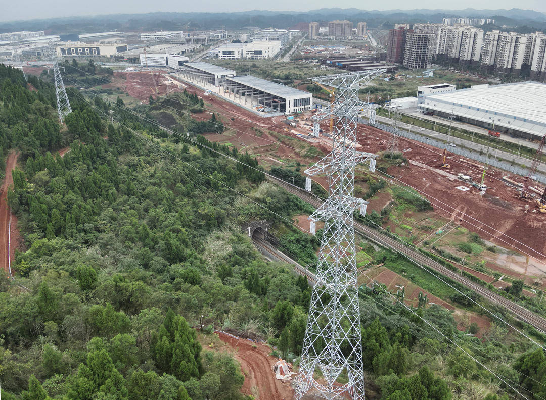 给物流产业发展“让路” 四川遂宁110 千伏输电线路改迁5.9公里