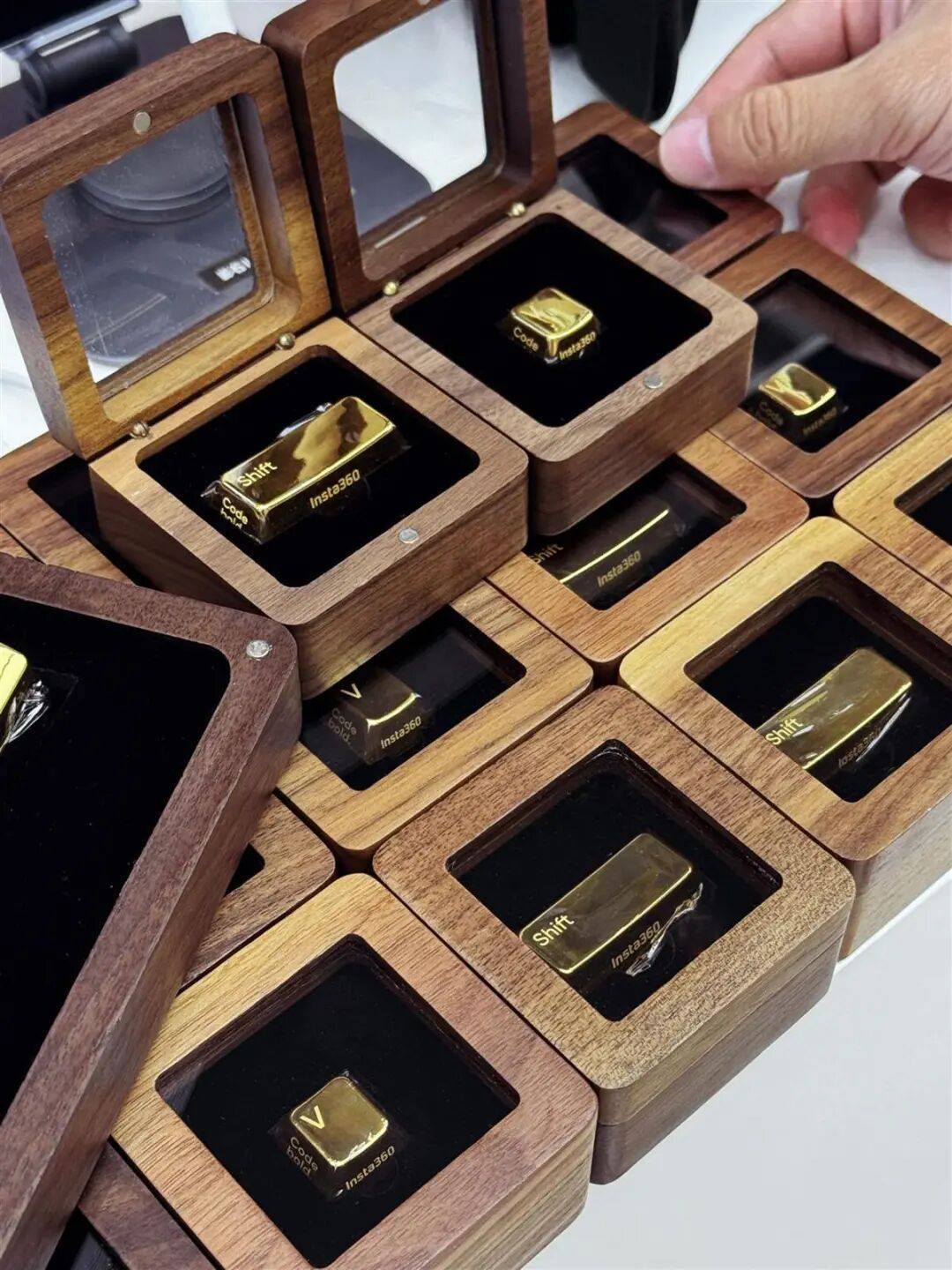 千亿巨头奖励员工21枚黄金键帽，空格键重35克，价值近4万元！
