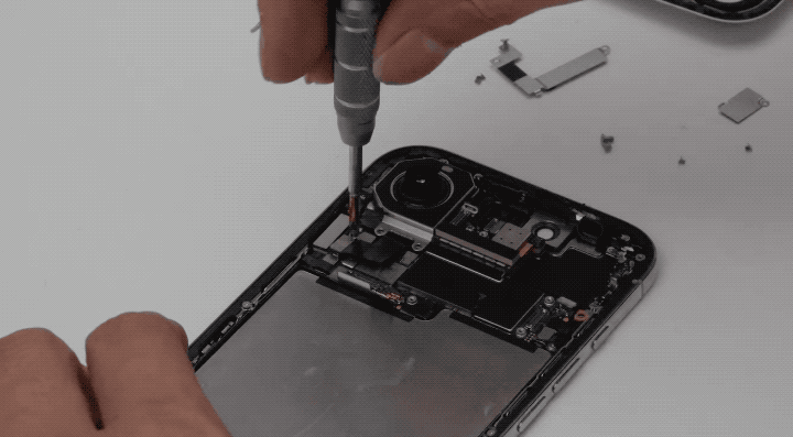 拆完iPhone Air后，我觉得苹果还有牙膏能挤。