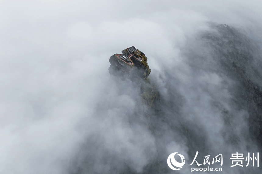贵州梵净山:雾隐峰峦引客来 贵州梵净山:雾隐峰峦引客来