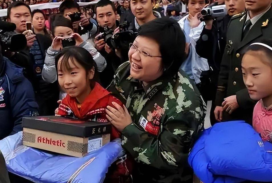 韩红被实名举报"假慈善",北京演唱会上,忍不住痛哭!