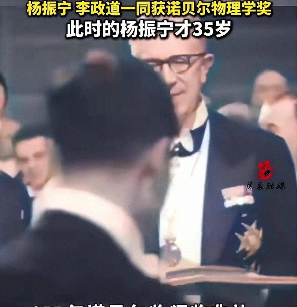 原创             八宝山告别后争议四起:杨振宁遗体盖国旗被喷,翁帆婚姻再被挑刺