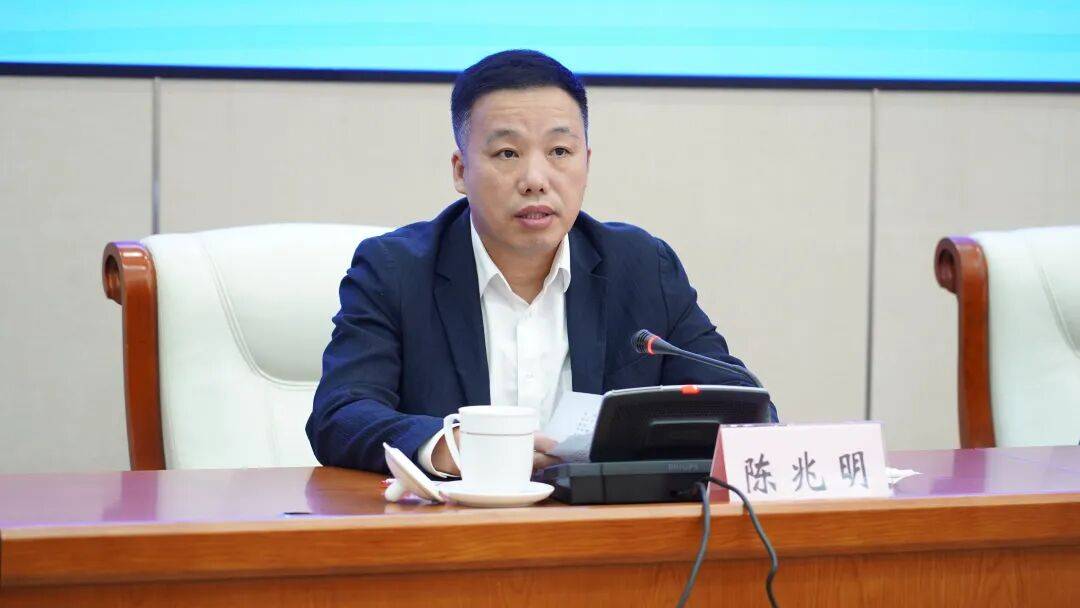 舟山市民政局党组成员,副局长陈兆明作答