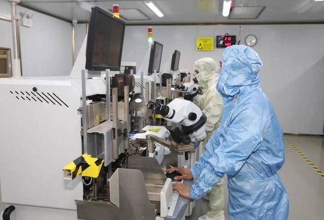 原创             北大天才朱佳迪，帮助美国攻克1nm芯片难题后，中国出现奇怪现象