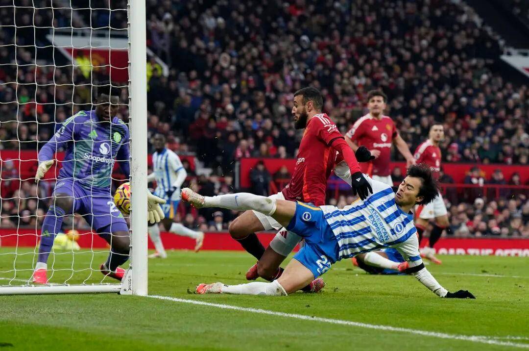 2000万签字费引爆足坛!皇马切尔西暗战,拜仁核心去留藏惊天变局