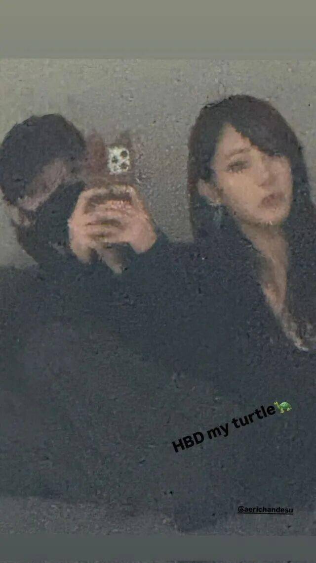 恋情传闻又掀波澜?知名女团爱豆晒合照引韩网友热议 插图 恋情传闻又掀波澜?知名女团爱豆晒合照引韩网友热议 插图