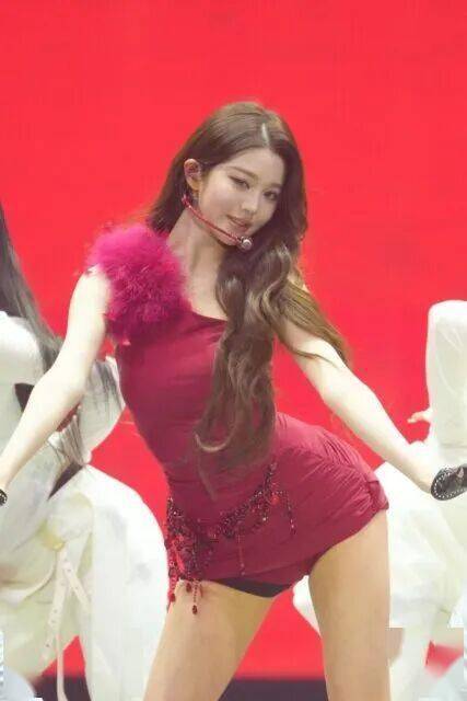 顶级女爱豆被指造型暴露,韩网友吐槽:歌词质量堪忧,服装也过分 插图 顶级女爱豆被指造型暴露,韩网友吐槽:歌词质量堪忧,服装也过分 插图