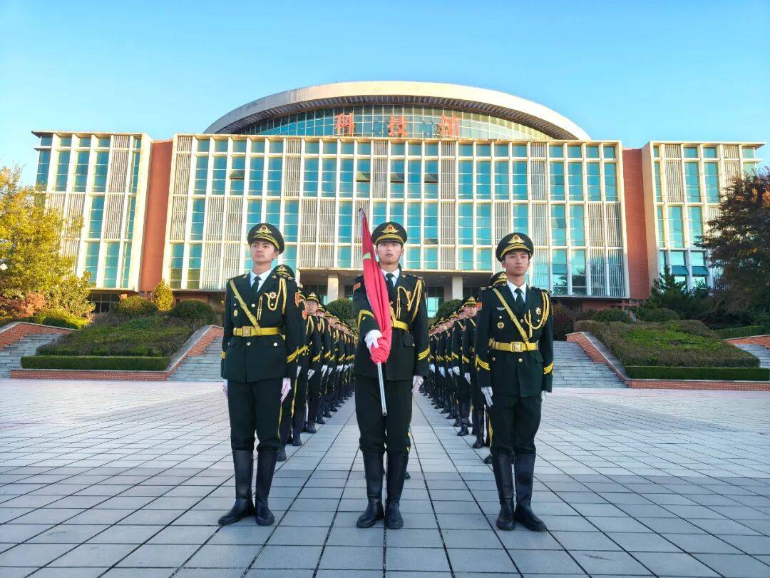 俭以养德——争做勤俭节约的践行者——平度九中第十周升旗仪式成功