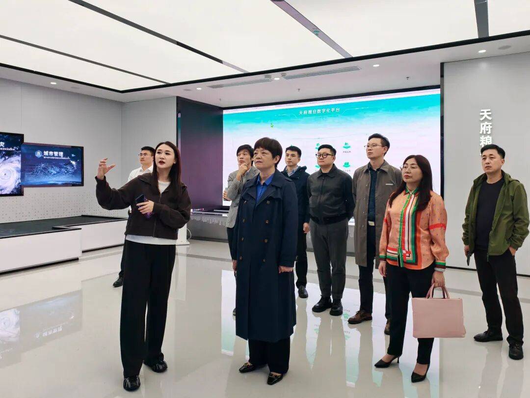 李雪梅赴成都开展招商考察