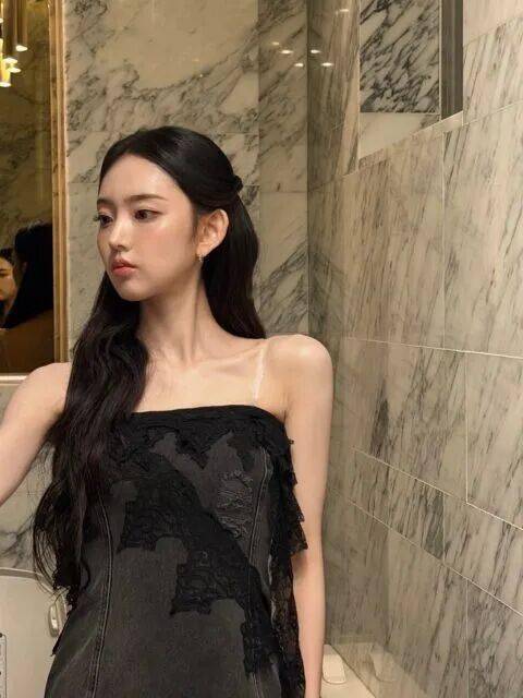 五代女团爱豆发“捏手表情符号”,还配文“嘿嘿”,韩网友炸锅了! 插图 五代女团爱豆发“捏手表情符号”,还配文“嘿嘿”,韩网友炸锅了! 插图