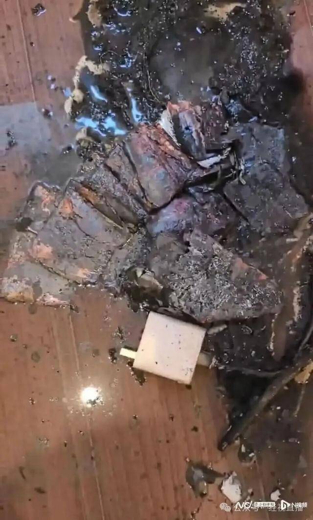 一女子被床头罗马仕充电宝“炸”醒:毫无征兆自燃 有3C标志(图4)