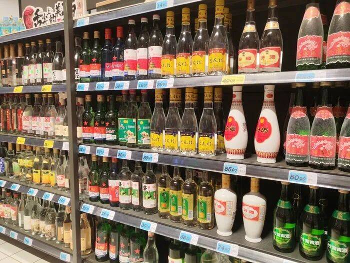 茅台跌至1499元,五粮液“量价双杀”,多家酒企跌破历史纪录