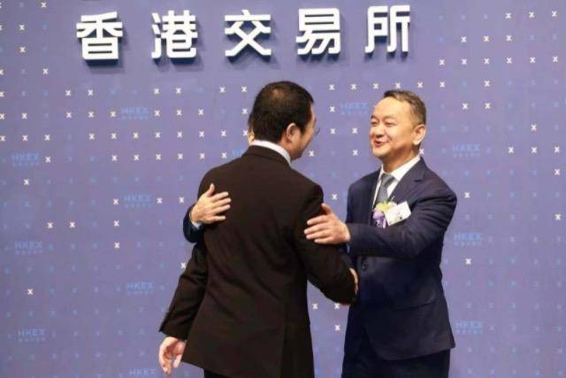 文远、小马世纪和解:敲钟现场握手,然后双双破发