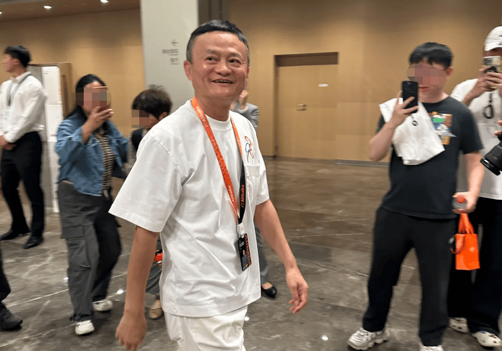 福布斯榜大反转!马云跌出前七,雷军靠造车狂揽368亿美元