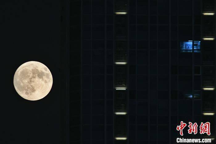 “超级月亮”刷屏 它是如何形成的?