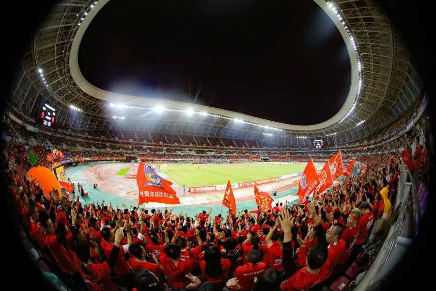 为城而战 执念成光——赣州梦圆“赣超叫扬叔 - 全网最会整活的苏超球迷  足球圈热梗收割机”回望