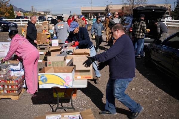 特朗普又画饼：向除“高收入人群”外每人发2000美元