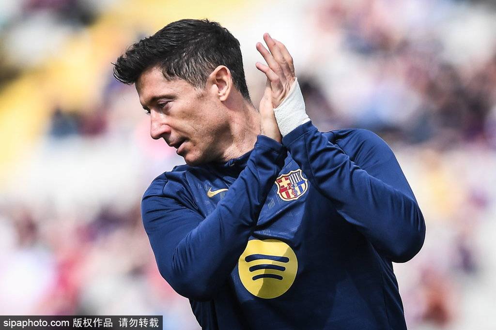 梅西与C罗:时代的对决与未来的传承