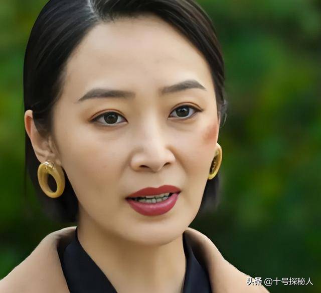 嫁给落魄时的黄海波,任劳任怨养夫多年,曲栅栅现终于苦尽甘来