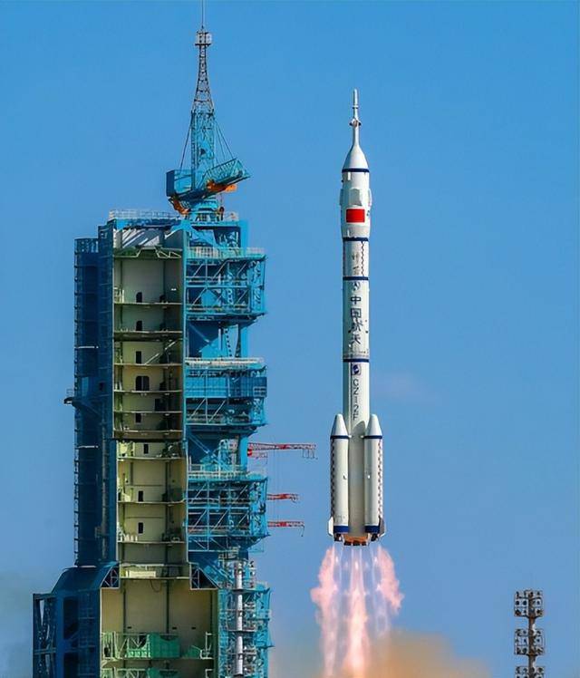 原创 刚刚!神舟二十号三名航天员顺利出舱,还带回120公斤宝物?