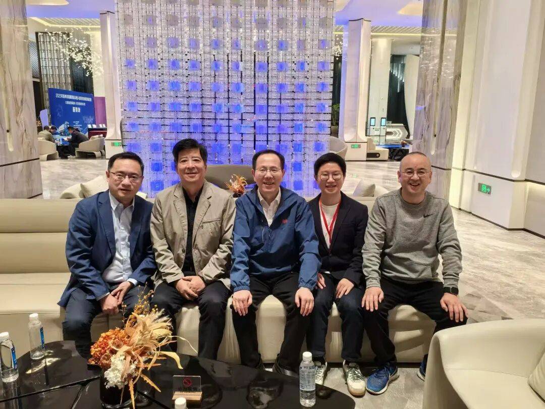 ,衢州二中党委书记郑友民