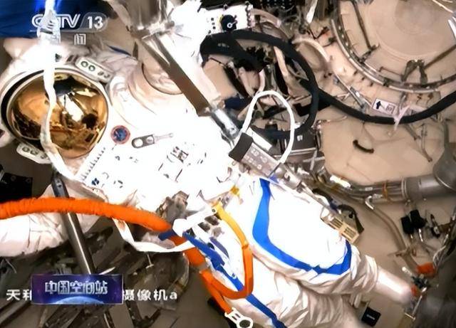 原创 刚刚!神舟二十号三名航天员顺利出舱,还带回120公斤宝物?