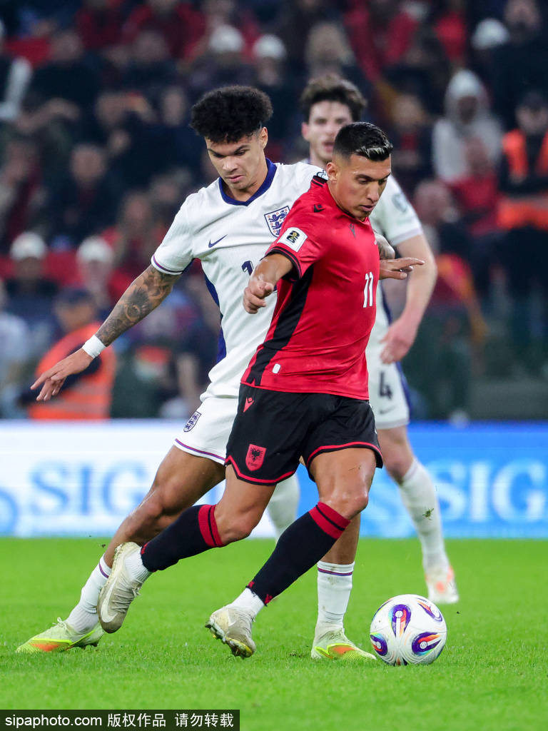 法尔克揭秘：杰克逊留队至赛季结束，拜仁未来前锋布局引人关注！