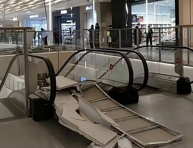 西安长乐天街发生吊顶脱落事故:开业仅3天 有人称顾客被砸伤(图1)