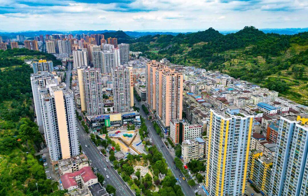 从宣传排查到整改执法,播州区已初步形成餐饮油烟治理的闭环管理,确保