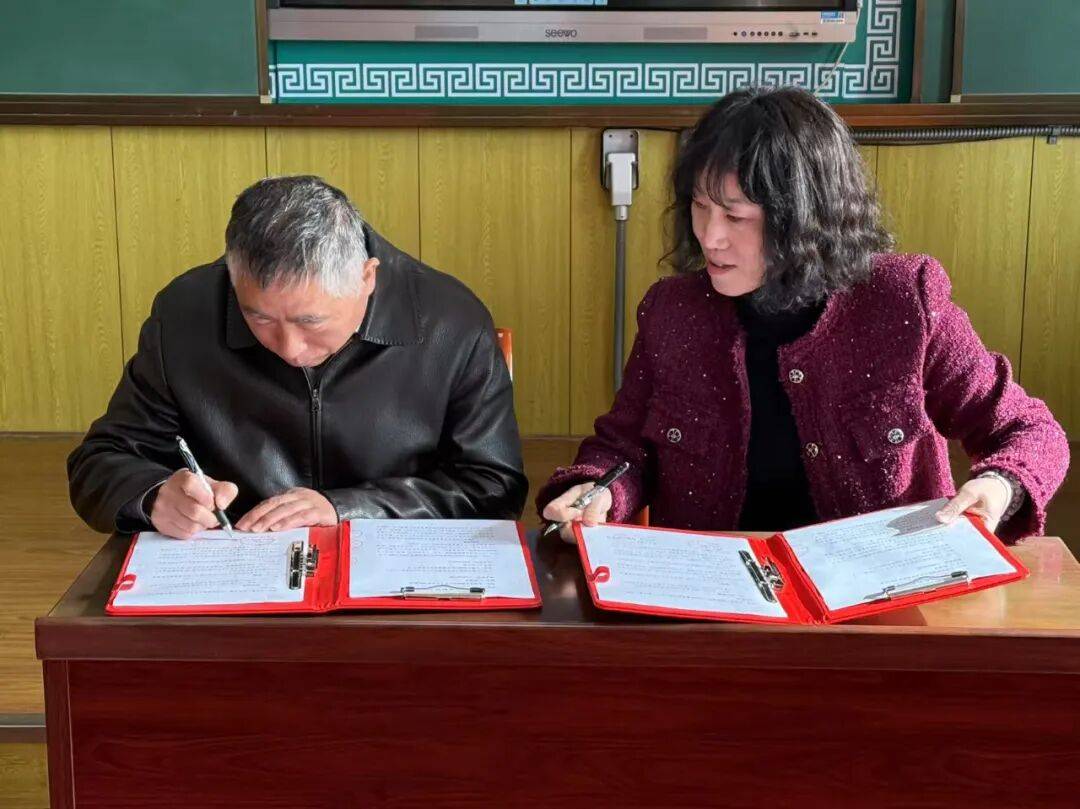 大连科技学院与旅顺口区双岛湾中心小学携手开展科技助学科普合作