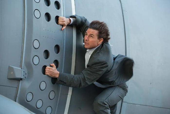 从影45年，63岁“阿汤哥”获奥斯卡终身成就奖，“希望不要再摔断太多骨头”