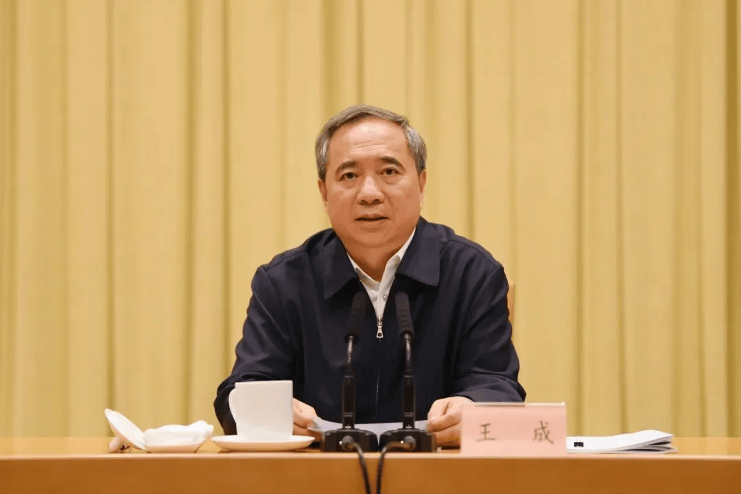 他曾任山西省副省长,湖南省委常委,组织部部长,浙江省委常委,组织部