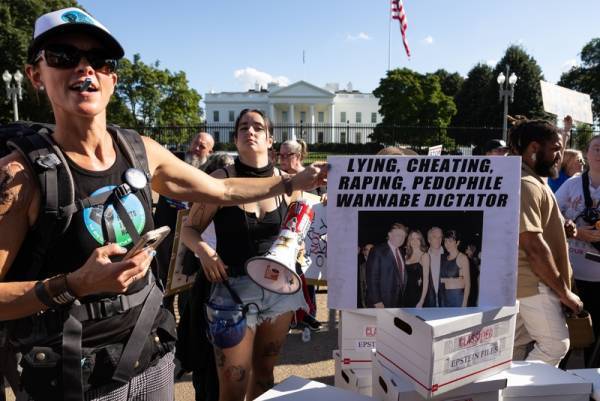 图片[3]-特朗普签署法案强制公开档案，爱泼斯坦“权力网络”浮现 -华闻时空