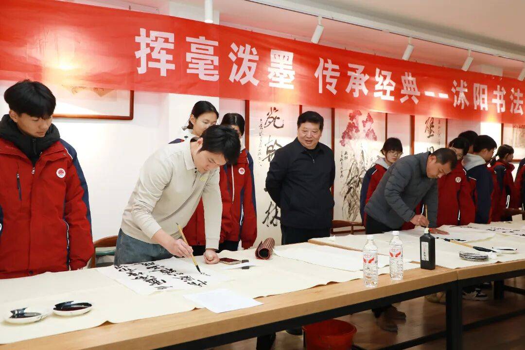 墨香氤氲润校园,笔走龙蛇续华章