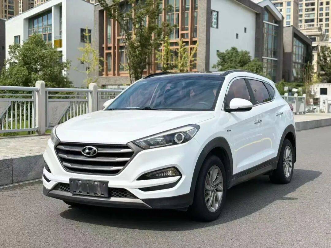 2016年 现代途胜 1.6t 车况精品