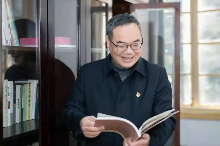 杭高集团党委书记唐新红专访:ai无法取代的部分,才是教育的真谛
