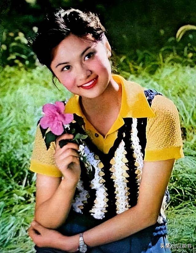 她80年代火遍全国，风光嫁给军委副主席儿子，离婚后却靠卖画谋生